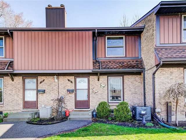 Townhouse For Sale in Cambridge, Ontario