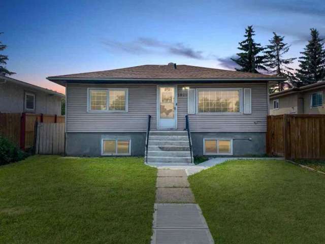 House For Sale in Calgary, Alberta