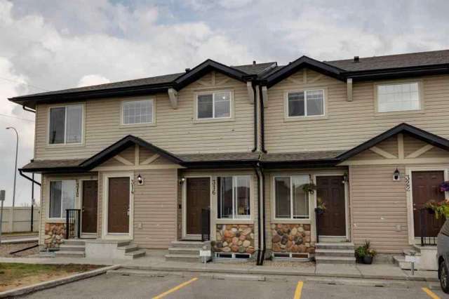 Townhouse For Sale in Calgary, Alberta