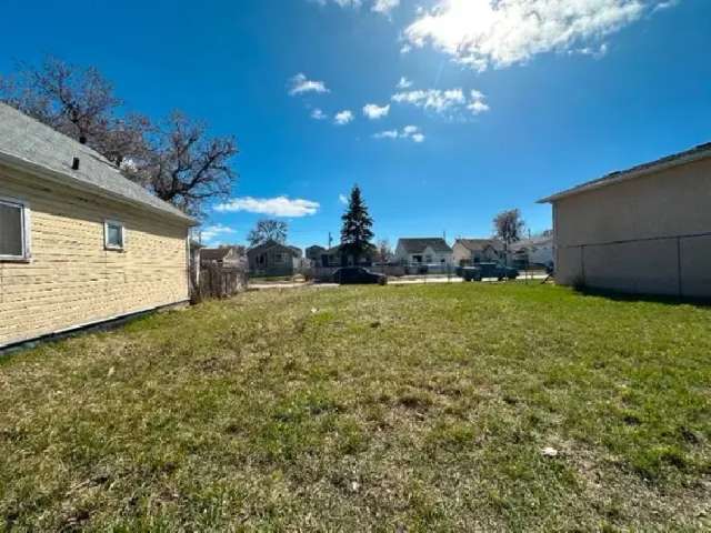 For Sale 50 Foot Lot at 1829 Elgin Avenue W Winnipeg MB