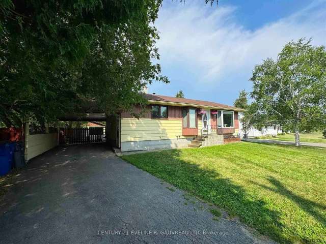 House For Sale in Winnipeg, Manitoba