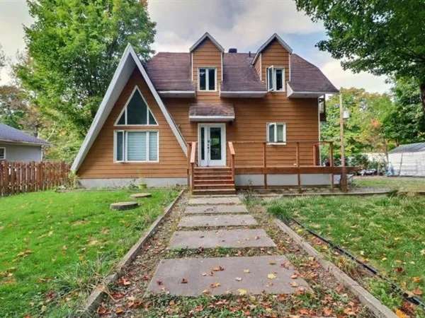 One-and-a-half-storey house for sale (Quebec North Shore) #QW490