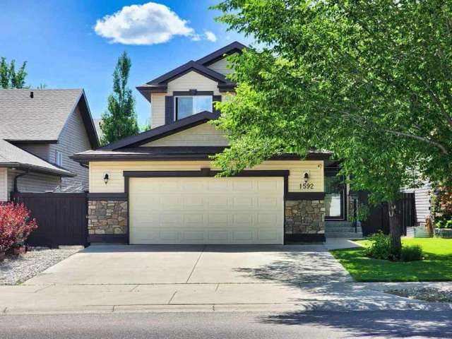 House For Sale in Lethbridge, Alberta