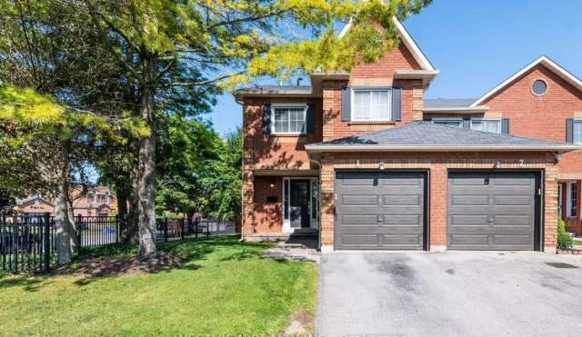 Townhouse For Sale in Barrie, Ontario