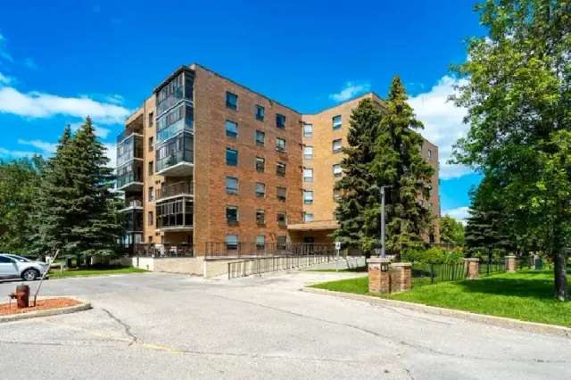 FOR SALE // 206-1840 Henderson Hwy in North Kildonan