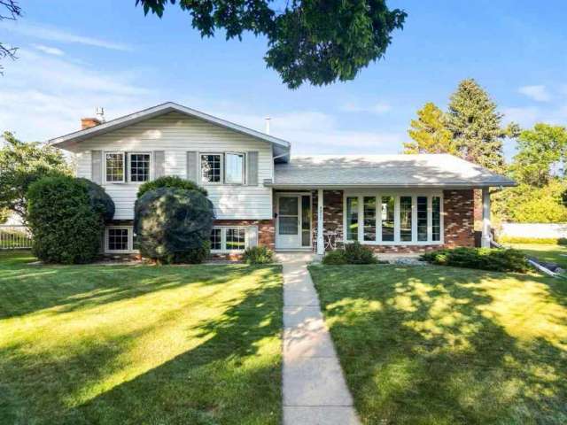 House For Sale in Camrose, Alberta