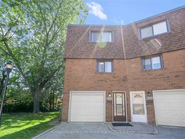 Townhouse For Sale in Toronto, Ontario