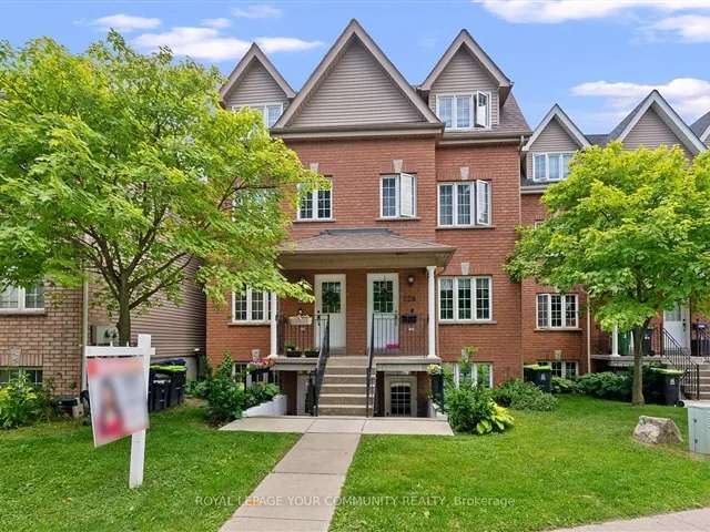 Townhouse For Sale in Toronto, Ontario