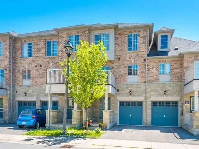 Townhouse For Rent in Markham, Ontario