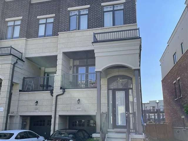 Townhouse For Rent in Vaughan, Ontario