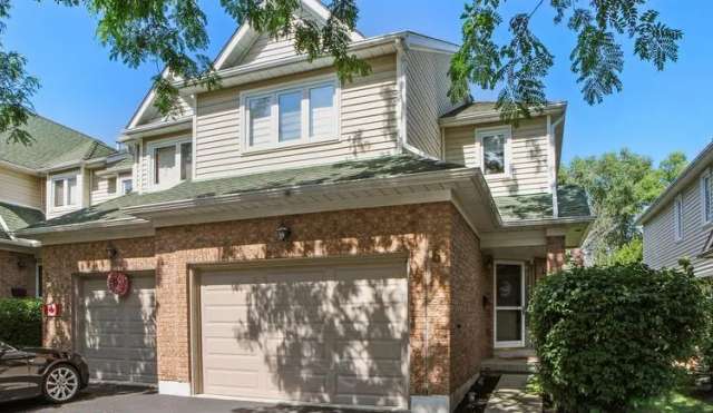 Townhouse For Sale in Burlington, Ontario