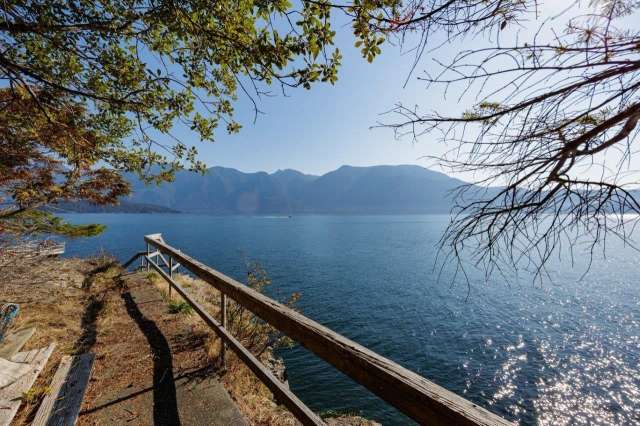 A $1,998,000.00 House with Acreage with 4 bedrooms in Bowen Island, Bowen Island