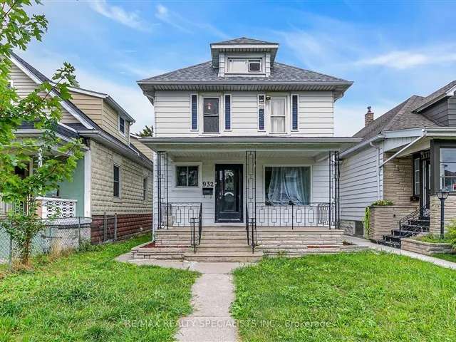 House For Sale in Windsor, Ontario