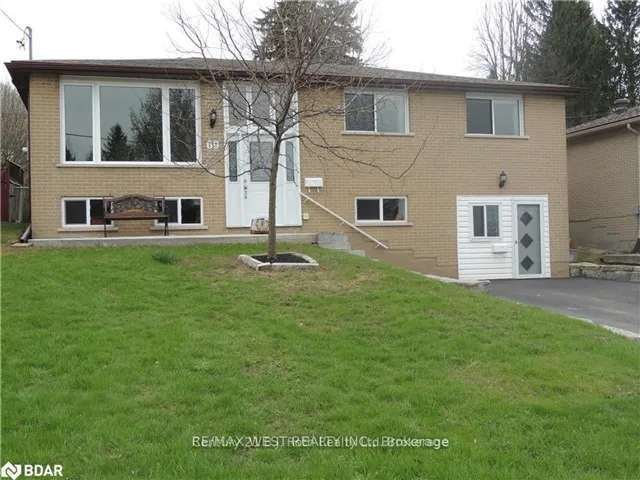 House For Sale in Barrie, Ontario