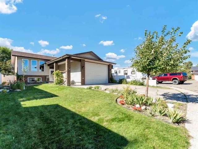 House For Sale in Medicine Hat, Alberta