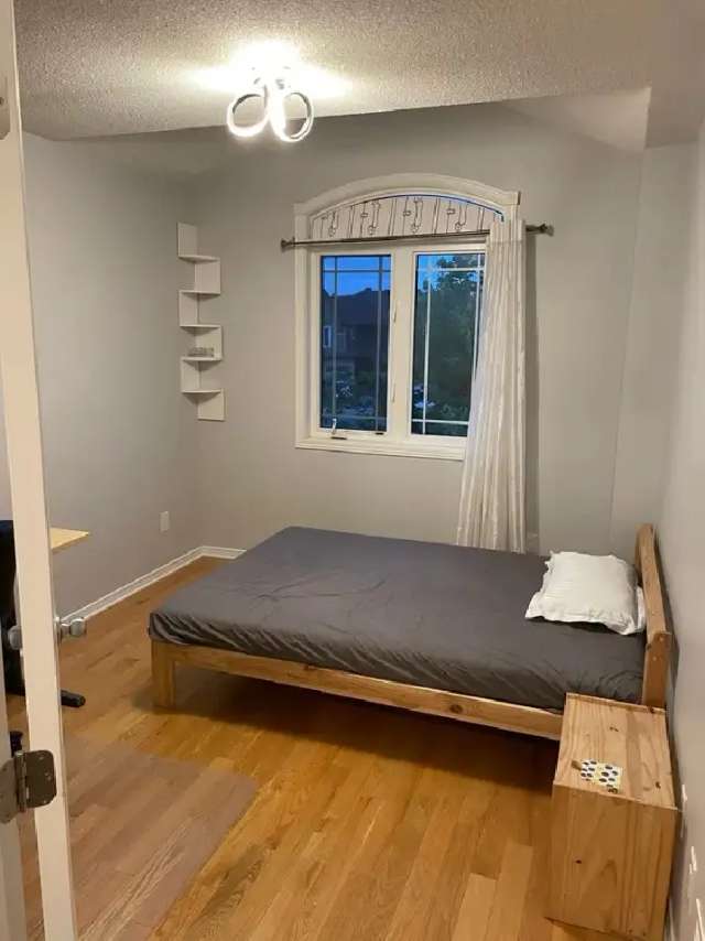 Room for rent in heart of barrhaven