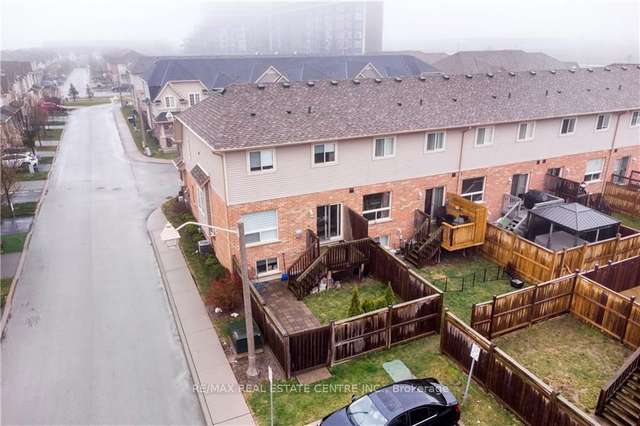 Townhouse For Sale in Grimsby, Ontario