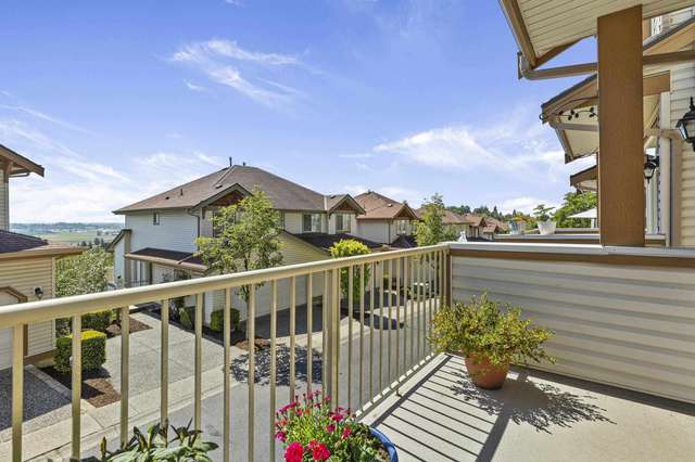 A $639,000.00 Townhouse with 2 bedrooms in Abbotsford East, Abbotsford