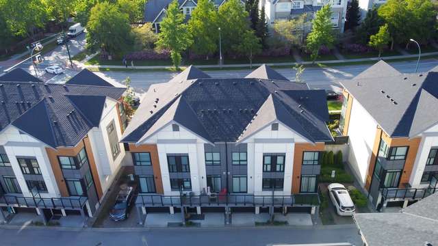 A $888,000.00 Townhouse with 3 bedrooms in Sullivan Station, Surrey