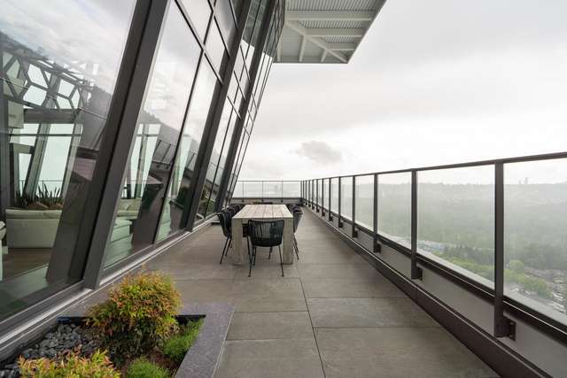 A $678,000.00 Apartment/Condo with 1 bedroom in Coquitlam West, Coquitlam