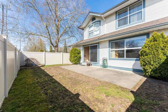 A $910,807.00 Townhouse with 3 bedrooms in West Newton, Surrey
