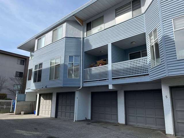 A $998,800.00 Townhouse with 4 bedrooms in Brighouse, Richmond