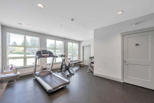 A $579,000.00 Apartment/Condo with 1 bedroom in White Rock, South Surrey White Rock