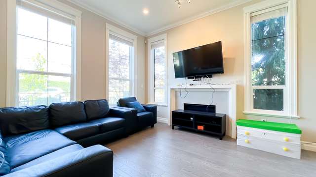 A $1,290,000.00 Townhouse with 3 bedrooms in Woodwards, Richmond