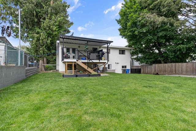A $1,199,900.00 House/Single Family with 5 bedrooms in Poplar, Abbotsford