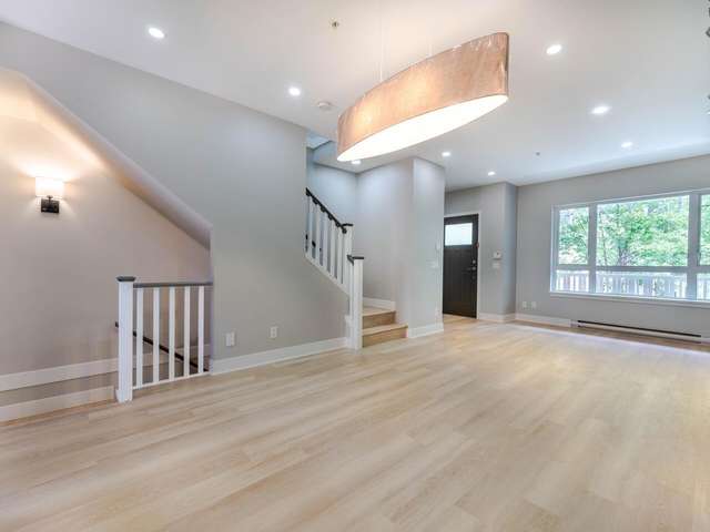 A $999,000.00 Townhouse with 3 bedrooms in Queensborough, New Westminster