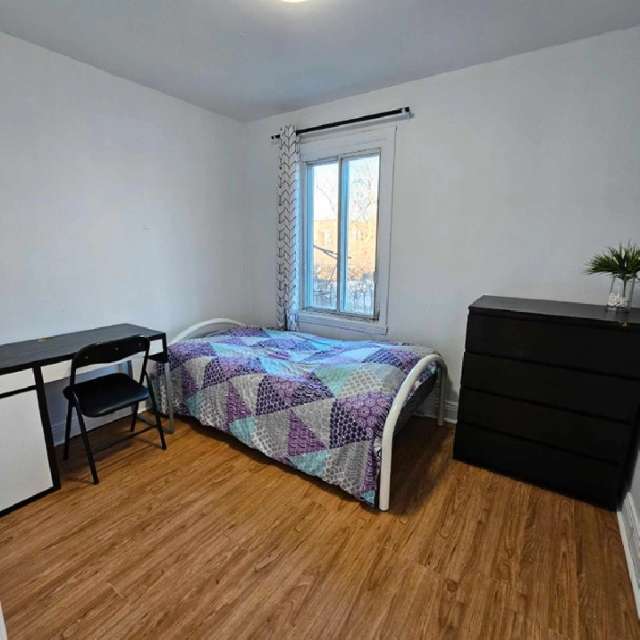 ~ ROOM RENTALS/FURNISHED BEDROOMS FOR RENT/CHAMBRE MEUBLÉE A LOU