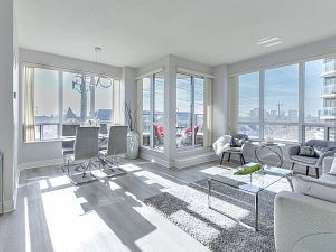 Amazing location! Bayview Mansions Condo!Gorgeous Split Layout,