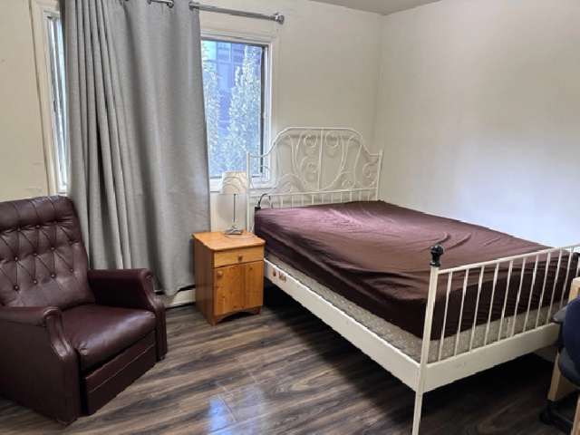 Single Room available in downtown.