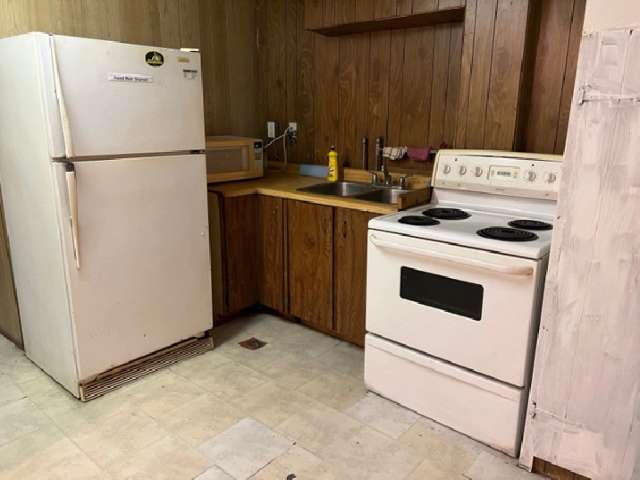 West end basement room available now, $30-35/day