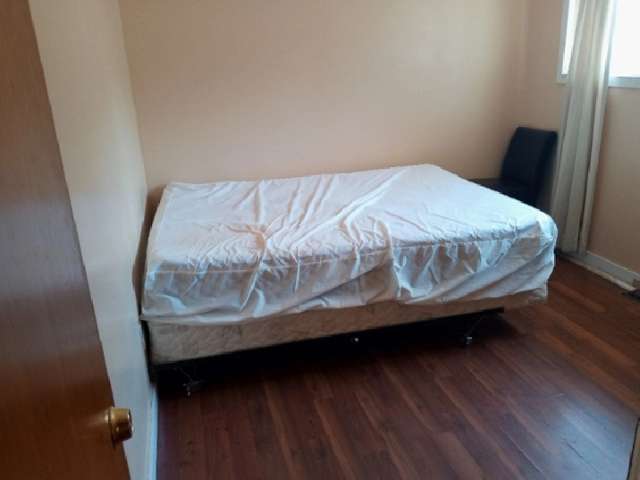 100meters from Belgravia Station, Furnished Room