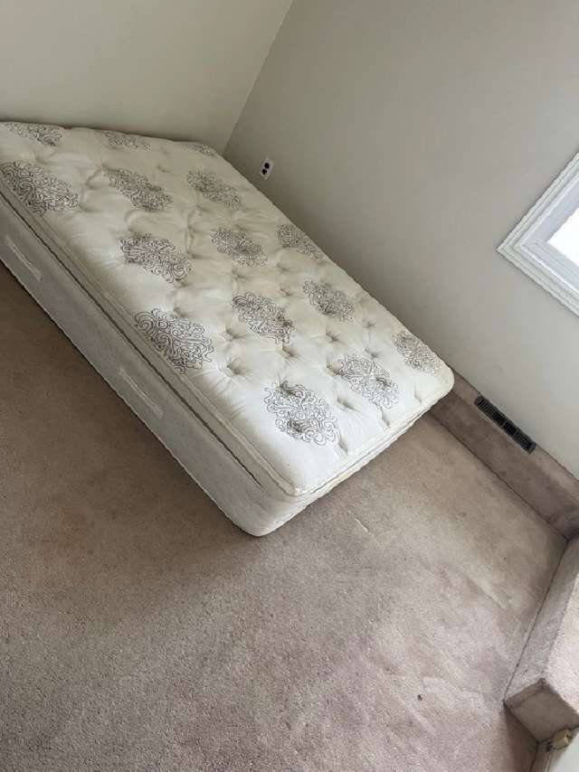 Room for Rent, Girls only