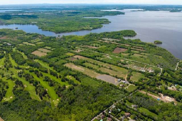 L’Île-Bizard (Montreal) : Luxueux domaine agricole de 46 arpents