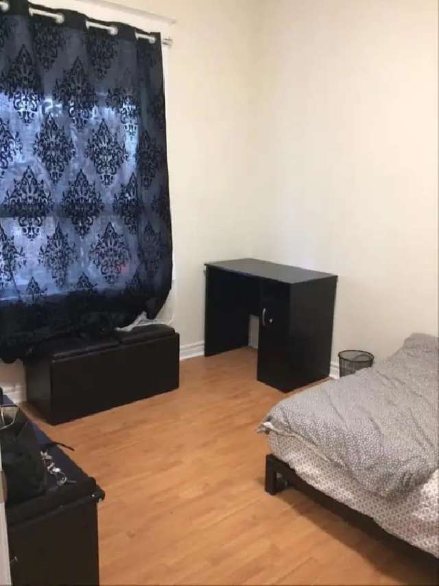Couple room in East York available from May 26th,$1280/month