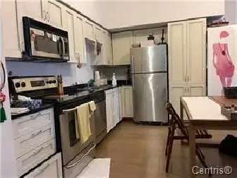 JARDIN WINDSOR CONDO WITH GARAGE BEST PRICE NEXT TO BELL CENTRE