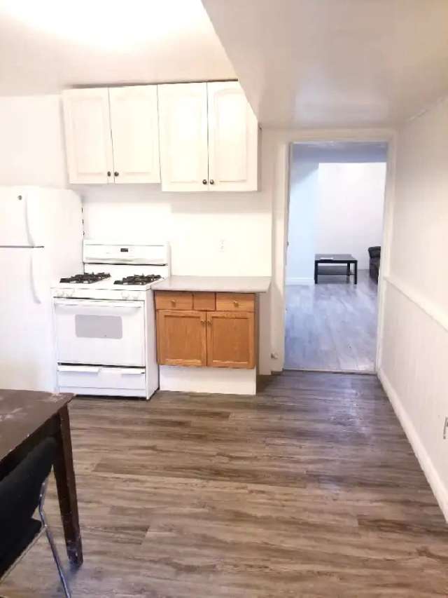 (DOWNTOWN) Spacious Bachelor 1-BEDROOM SUITE!