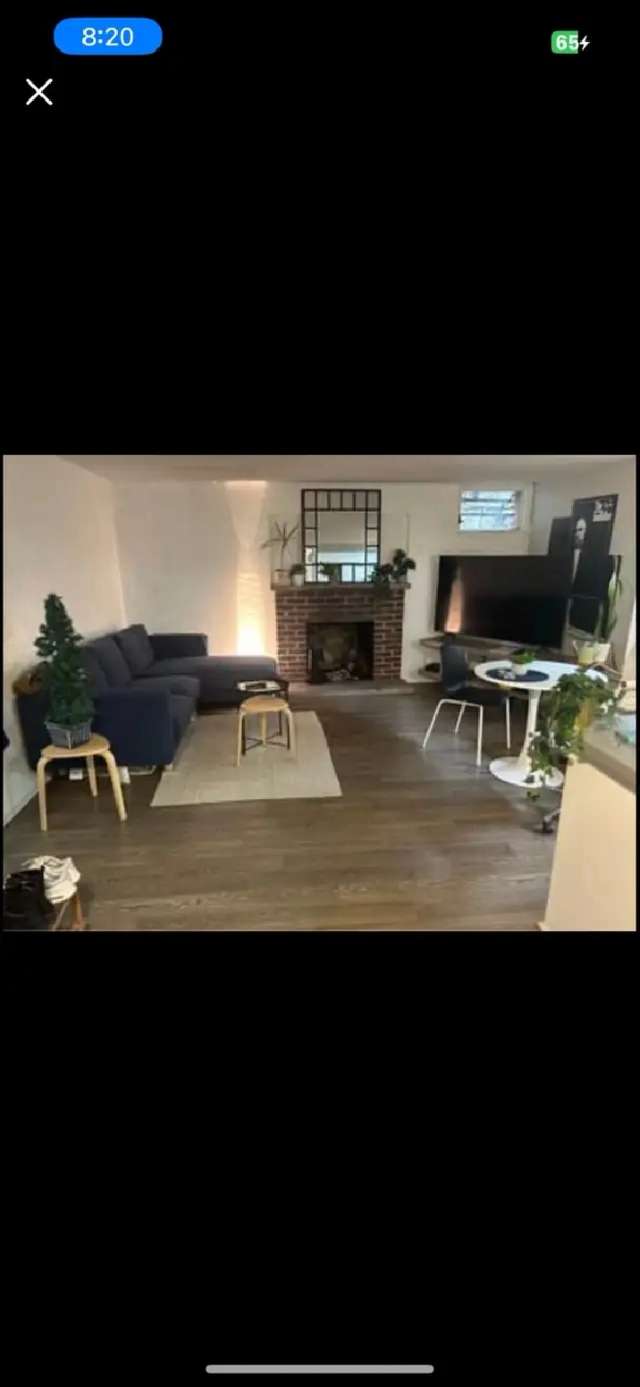 Female room for rent midtown