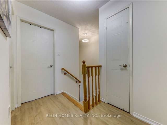 Townhouse For Sale in Ajax, Ontario