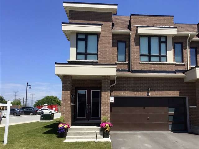Townhouse For Sale in Clarington, Ontario