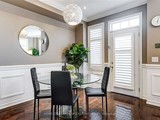Townhouse For Sale in Vaughan, Ontario