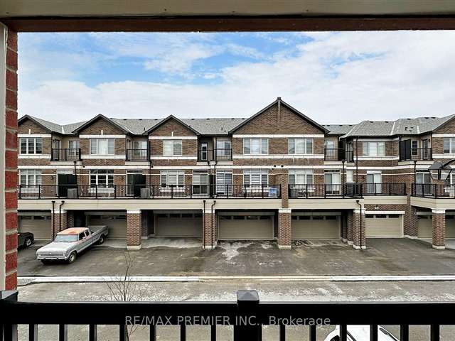 Townhouse For Sale in Markham, Ontario