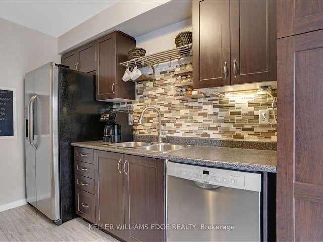 Townhouse For Sale in Innisfil, Ontario