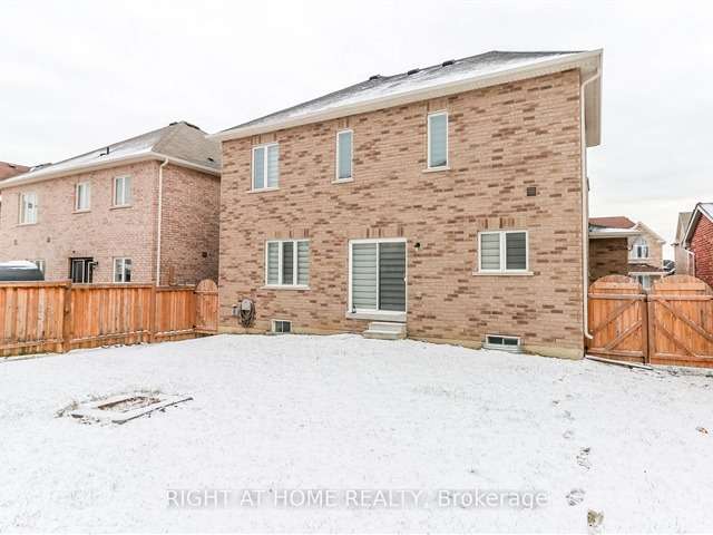 House For Sale in Innisfil, Ontario