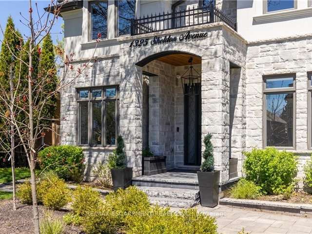 House For Sale in Oakville, Ontario