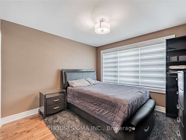House For Sale in Mississauga, Ontario