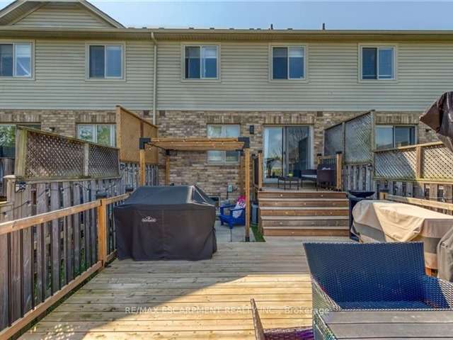 Townhouse For Sale in Hamilton, Ontario